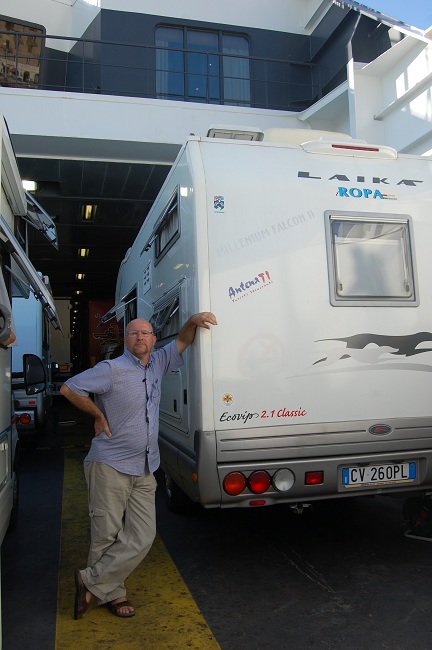 Pietro col suo camper Laika Pietro col suo camper Laika