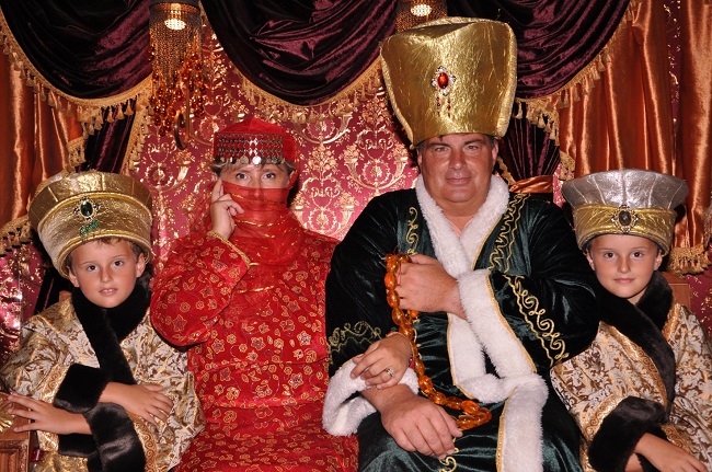 Tutta la famiglia come sultani Tutta la famiglia come sultani