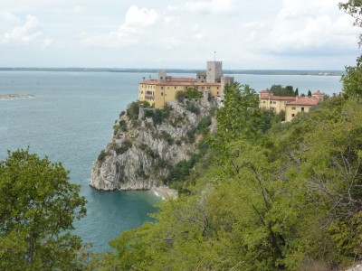altopiano-carsico-castello-di-duino altopiano-carsico-castello-di-duino