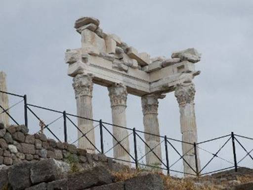 Bergama gli scavi archeologici Bergama gli scavi archeologici