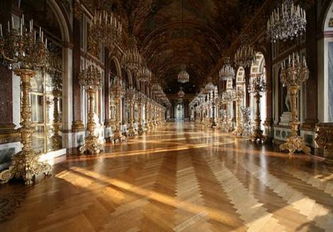 Castello di Herrenchiemsee la galleria degli specchi Castello di Herrenchiemsee la galleria degli specchi