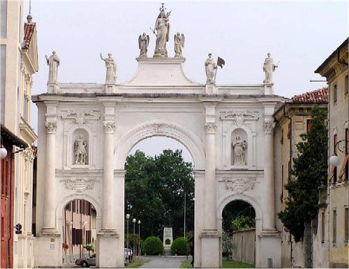 Itinerario culturale di Cherasco in Piemonte Itinerario culturale di Cherasco in Piemonte