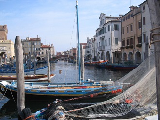 chioggia-canali-barche-camper-bici-1