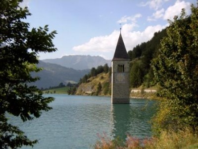Il campanile della chiesa della "vecchia" Curon