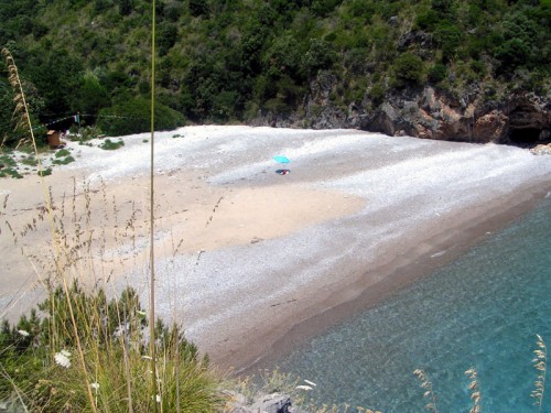 La Cala del Pozzallo, piccola perla nel tratto costiero Sud di Marina di Camerota La Cala del Pozzallo, piccola perla nel tratto costiero Sud di Marina di Camerota