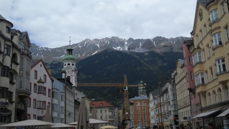 Innsbruck le montagne viste dal centro del paese Innsbruck le montagne viste dal centro del paese