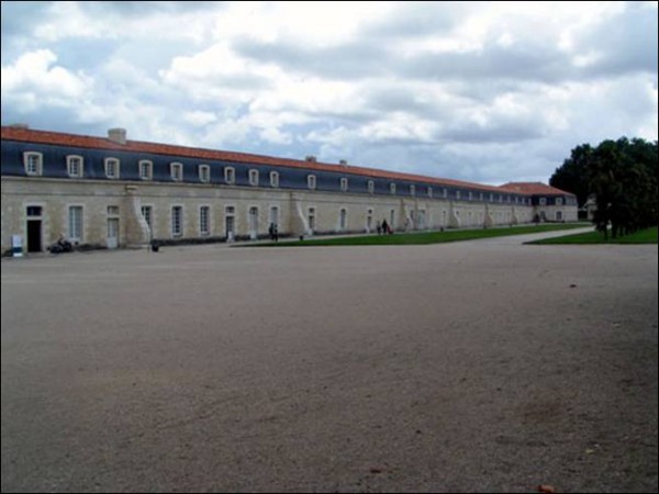 Lo splendido e particolarissimo edificio della Corderia Reale a Roquefort