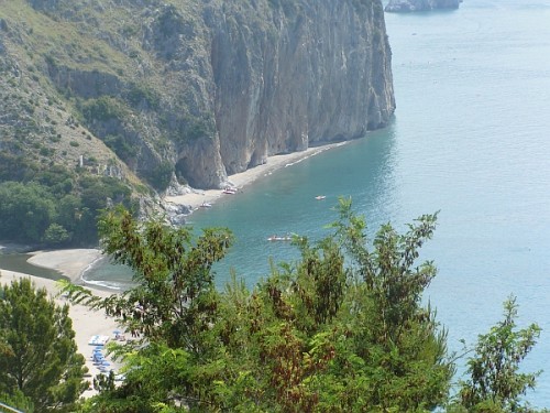 Le splendide scogliere in direzione Sud Le splendide scogliere in direzione Sud