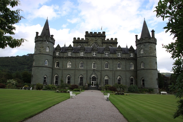 Inveraray il castello dove all'entrata danno un gioco a quiz sulle stanze del castello Inveraray il castello dove all'entrata danno un gioco a quiz sulle stanze del castello