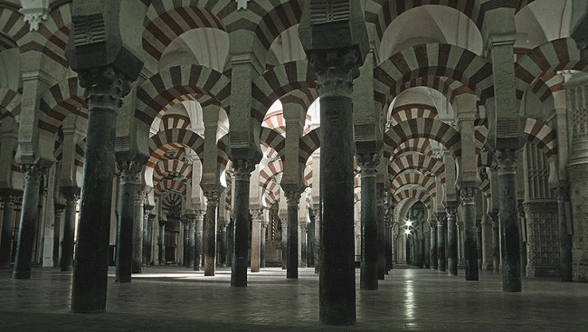 La spettacolare foresta di colonne di marmo della grande Moschea di Cordova La spettacolare foresta di colonne di marmo della grande Moschea di Cordova