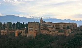 La sierra Nevada dietro l'Alhambra  vista dal Mirador San Nicolás