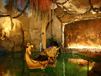 Linderhof il Castello di Re Ludwig II- La grotta di Venere Linderhof il Castello di Re Ludwig II- La grotta di Venere