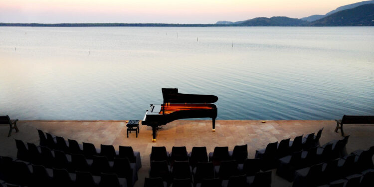 Tra affacci sul mare e panorami mozzafiato dal 15 luglio torna l’Orbetello Piano Festival