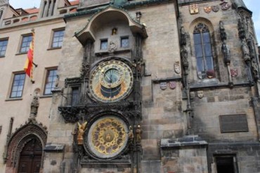 L'orologio con i 12 apostoli a Praga L'orologio con i 12 apostoli a Praga