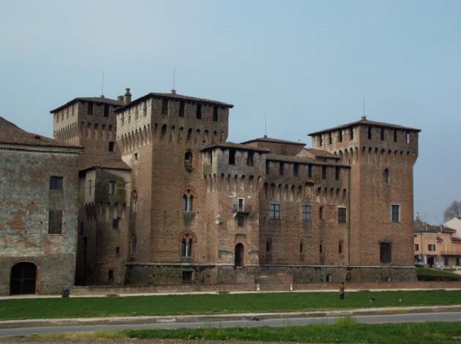 palazzo-ducale-mantova-in-camper