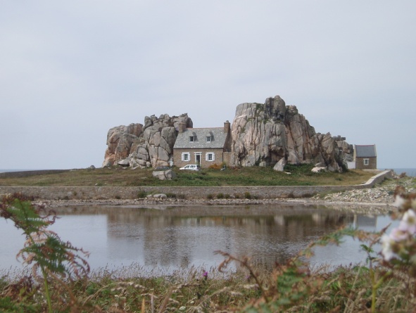 Plougrescant: La casina tra le rocce Plougrescant: La casina tra le rocce