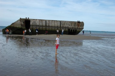 Resti dello sbarco sulla spiaggia