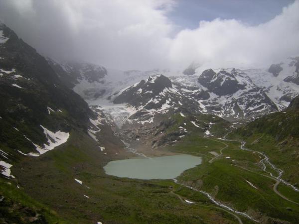 Sustenpass il lago e il ghiacciaio Sustenpass il lago e il ghiacciaio