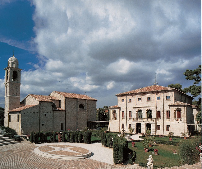 Chiesa a Candelara Chiesa a Candelara