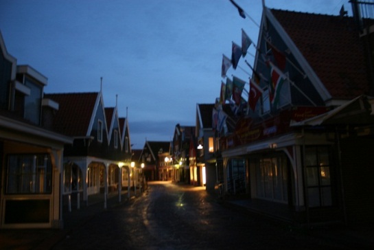Volendam viale Volendammerdijk non affollato Volendam viale Volendammerdijk non affollato