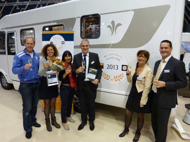 von links nach rechts Rintje Ritsma, Franca v. Venrooij, Cécile Rouesné (N+B), René v. Venrooij, Marretje Jelmersma (NKC) und Michel Verhoeven vor dem Arto 66 F von links nach rechts Rintje Ritsma, Franca v. Venrooij, Cécile Rouesné (N+B), René v. Venrooij, Marretje Jelmersma (NKC) und Michel Verhoeven vor dem Arto 66 F