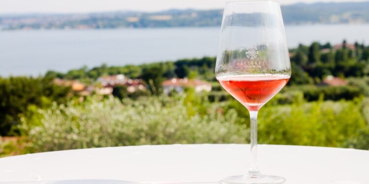 Nelle colline bresciane un dolce autunno tra vigneti e grandi vini