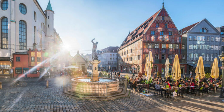 Germania, ad Augsburg si festeggiano i 75 anni della “Strada Romantica”