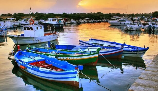 Barche al tramonto a Siracusa
