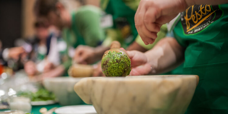 Sabato 23 marzo al Palazzo Ducale di Genova il Campionato Mondiale del Pesto Genovese al Mortaio