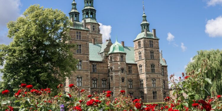 Il Castello di Rosenborg a Copenaghen: storia, curiosità e consigli per visitarlo