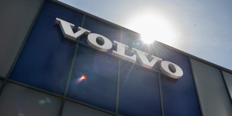 Inaugurata ad Ancona la prima colonnina di ricarica ultrafast by Volvo Cars