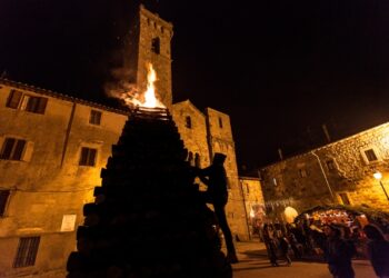 Ad Abbadia San Salvatore il Natale profuma ancora di tradizione, di magia, di riti ancestrali.