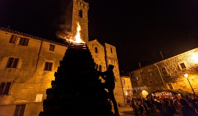 Ad Abbadia San Salvatore il Natale profuma ancora di tradizione, di magia, di riti ancestrali.