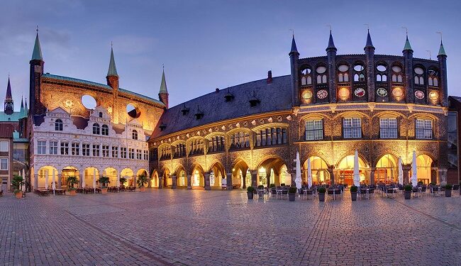 GERMANIA-UNESCO-LUbeck-Town-hall-square-LTM-Freitag