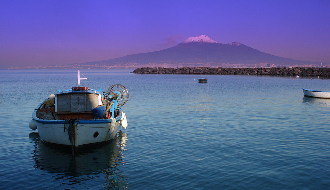 Golfo di Napoli con Vesuvio sullo sfondo