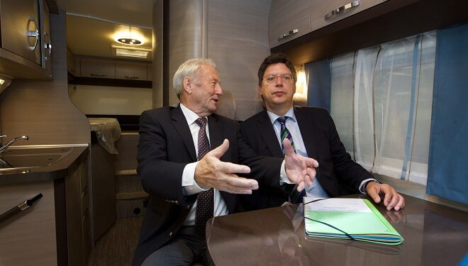 Il ministro dell’economia Reinhard Meyer visita la sede di Hobby