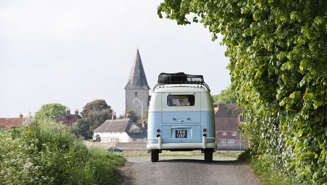 Viaggiare in auto con la comodità di un camper