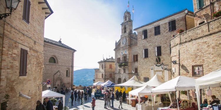 A Montedinove (AP) il foliage si gusta con la Mela Rosa