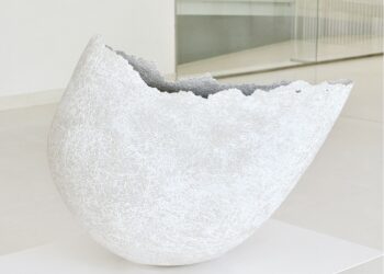Paivi Rintaniemi, Finlandia, Avis, 2012, ceramica ad alta temperatura 1250° lavorata a mano, h cm 50 x70 Ø
