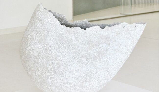 Paivi Rintaniemi, Finlandia, Avis, 2012, ceramica ad alta temperatura 1250° lavorata a mano, h cm 50 x70 Ø