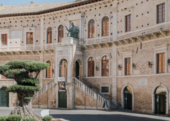 Rinascimento e McCurry: a Palazzo dei Priori di Fermo continuano due mostre di primo piano