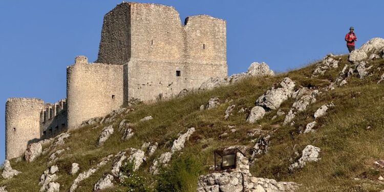 Colonne sonore tra le montagne d’Abruzzo: a Calascio (AQ) una scuola di musica per immagini