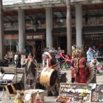 Rappresentazione nella piazza di Bergen di un gruppo di indiani