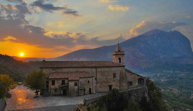 Santuario Maria SS. di Pietrasanta di notte