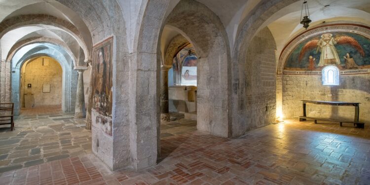 “Graffiti Umbri”, la prima mostra sulle scritture spontanee lungo i sentieri del pellegrinaggio