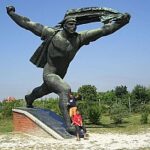Statua 'Repubblica dei Consigli' di Kiss István al Memento Park di Budapest