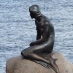 Statua della Sirenetta al porto di Copenaghen