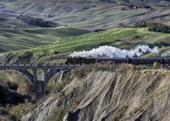 Un convoglio d’epoca per raggiungere la Mostra Mercato dedicata al Tartufo Bianco delle Crete Senesi il 12 e il 19 novembre