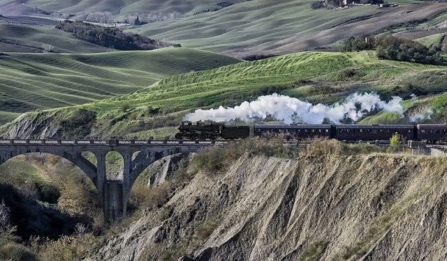 Un convoglio d’epoca per raggiungere la Mostra Mercato dedicata al Tartufo Bianco delle Crete Senesi il 12 e il 19 novembre