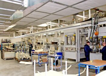 Hobby potenzia la produzione di parti in plastica